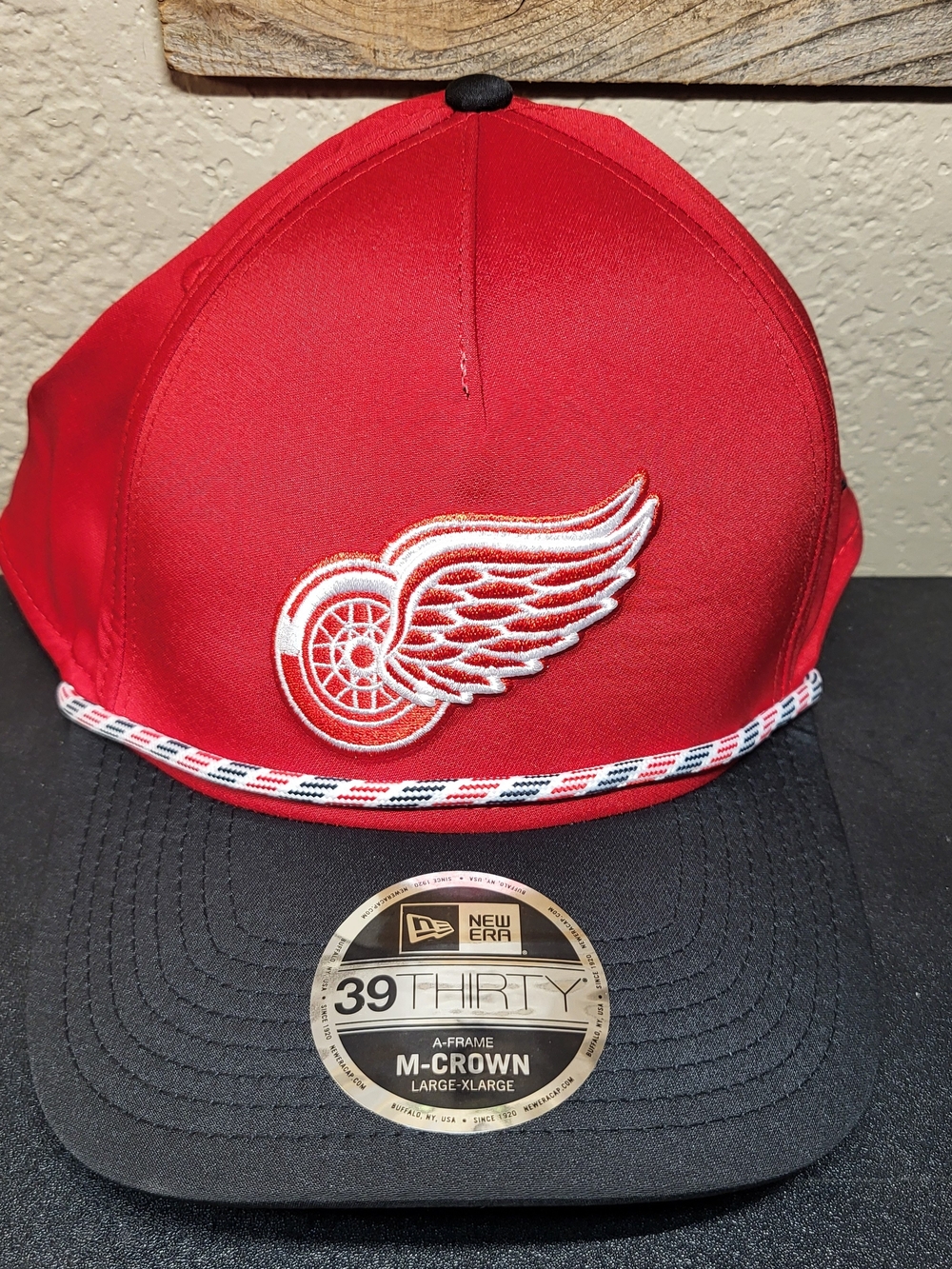 *NEW* NHL Detroit Red Wings New Era 39Thirty M-Crown Hat Cap Size Large/XL